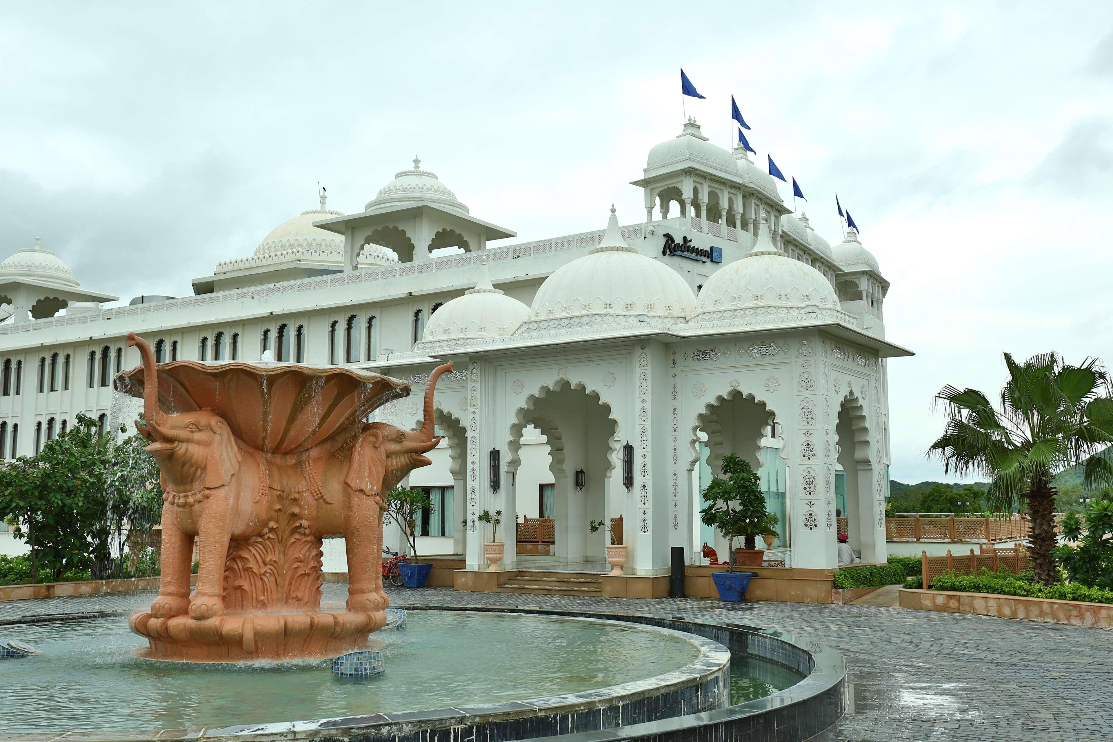 Radisson Blu Udaipur Palace Resort & Spa Exterior foto