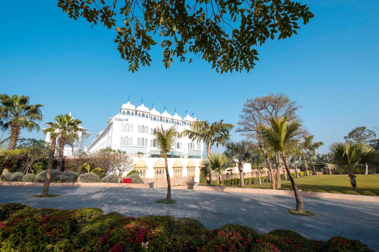 Radisson Blu Udaipur Palace Resort & Spa Exterior foto